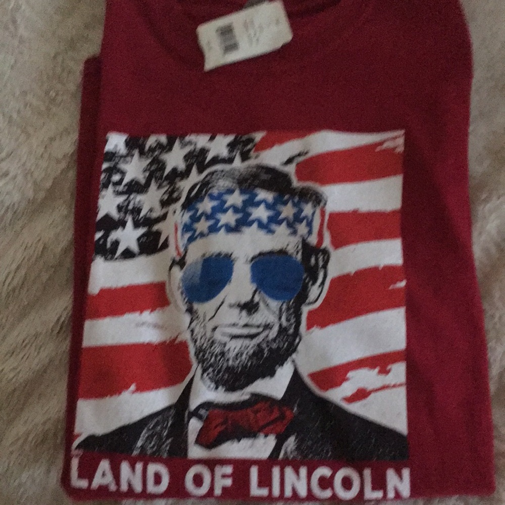 Lincoln T in red